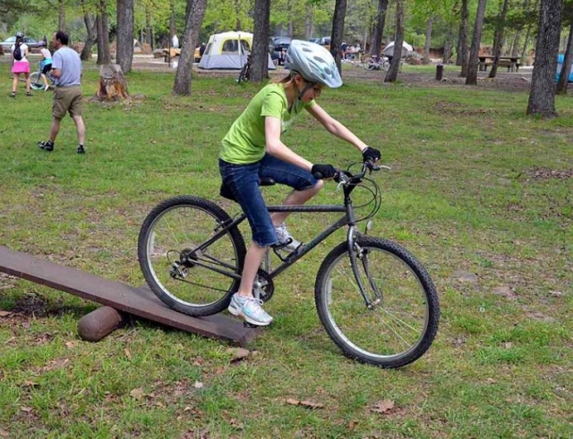 Nina en bici